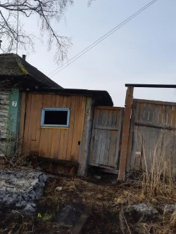 Продается  нежилое здание, площадью 52,5 кв. м  и  земельный участок, площадью 709 кв. м, Красноярский край, г. Енисейск, ул. Крупской, дом 7